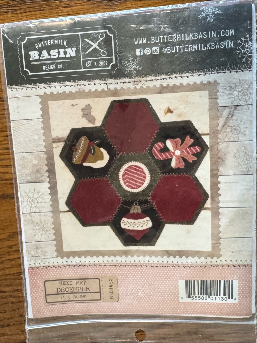 Buttermilk Basin Hexi Mat 'December' Wool Appliqué Pattern - Burgundy & Black